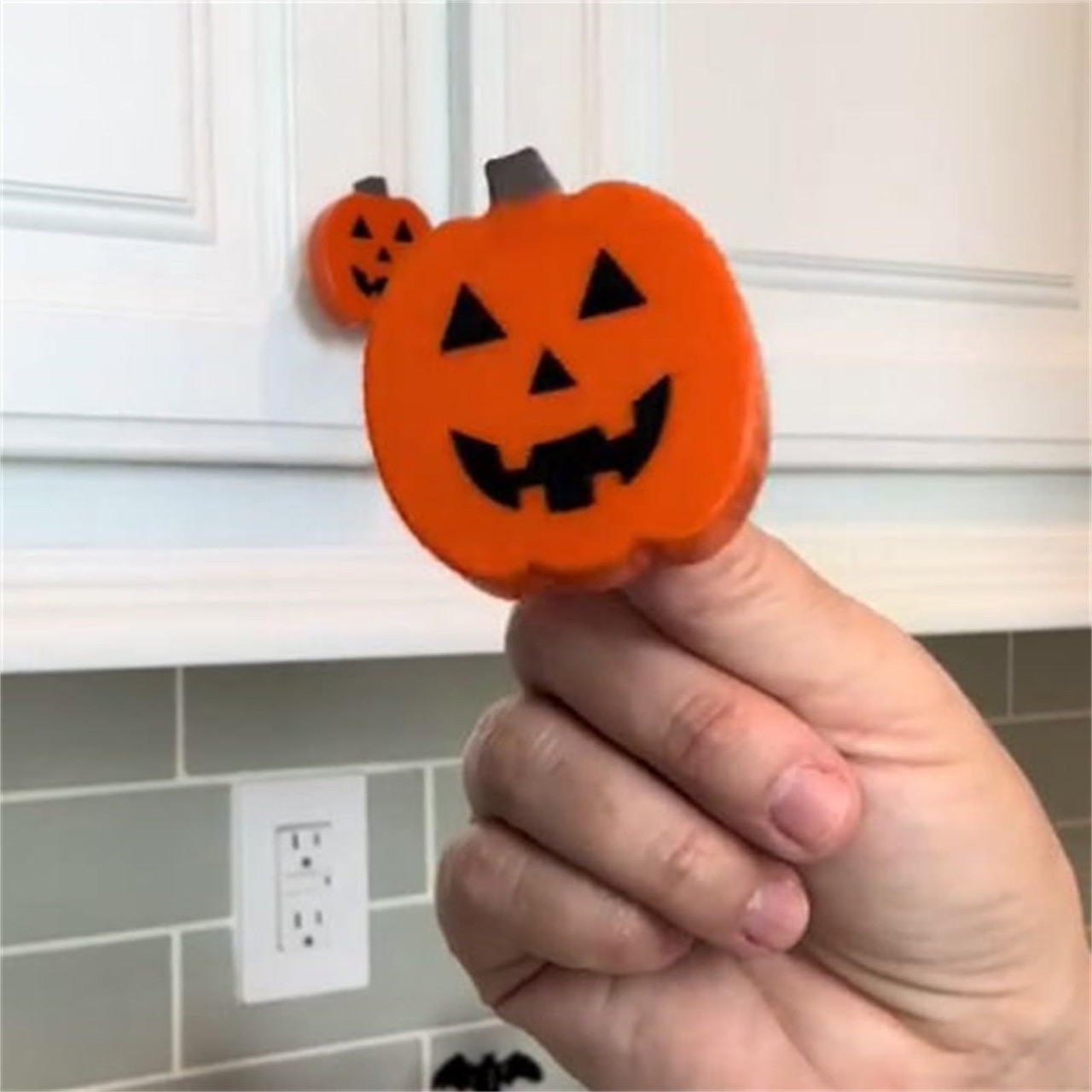 ハロウィンパンプキンノブカバー、ユニバーサルキャビネットと引 - Furniture Hardware Pulls のレビューと価格